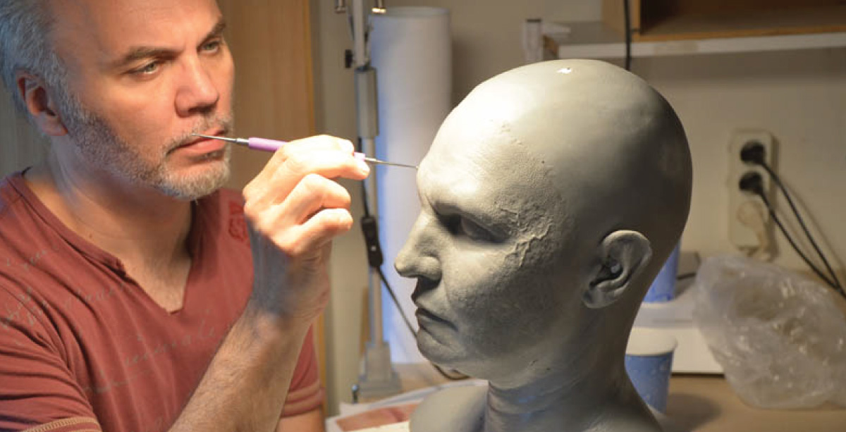 Göran Lundström working on Tina’s sculpt.