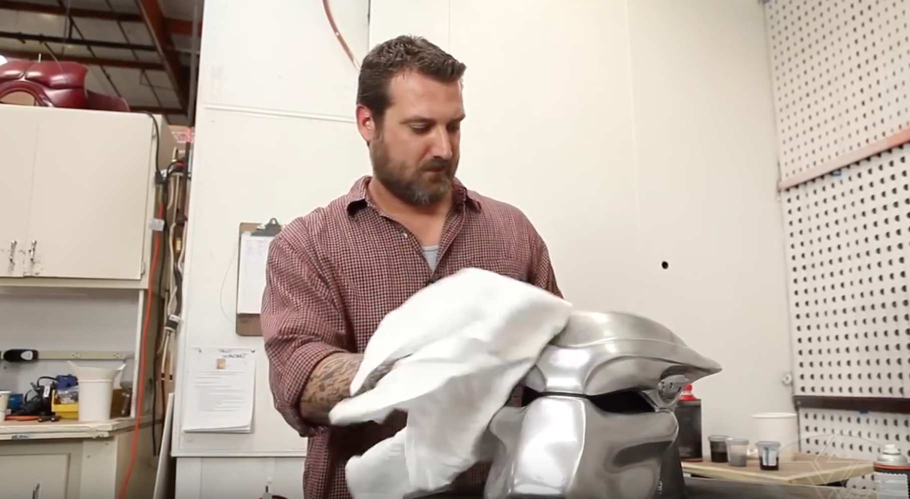 Jamie improves the surface of the piece by wiping it simply with a cloth towel.