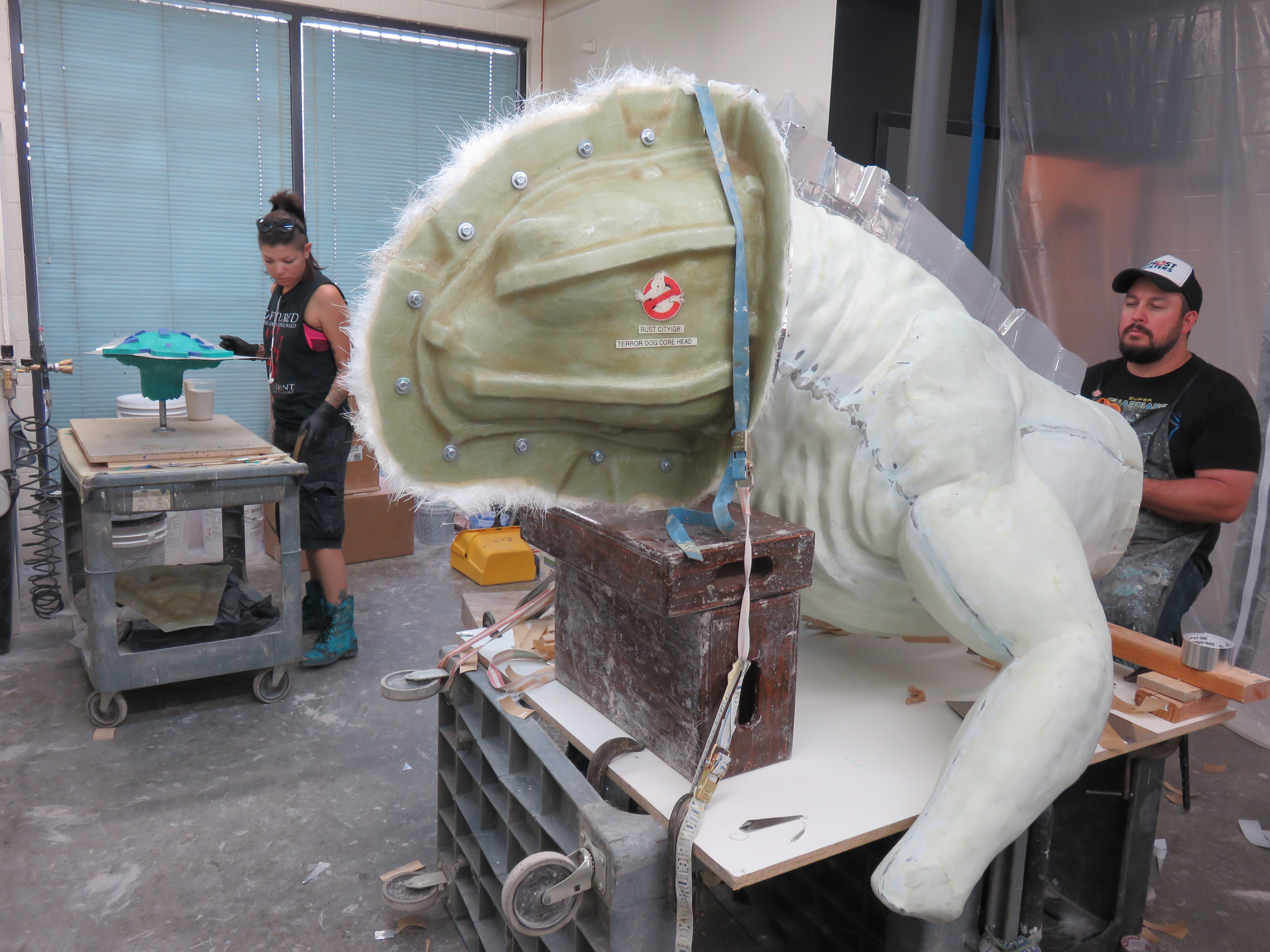 Mold makers Steven Adkins and Regina Jiganti create the Gozer core mold. Image courtesy Arjen/Sony Pictures.