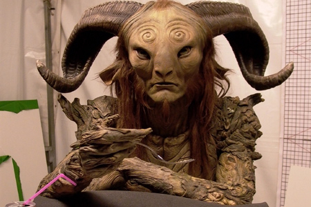 Even eating poses a challenge to Doug Jones as Pan's Labyrinth's “Fauno,” makeup FX by DDT Efectos Especiales.