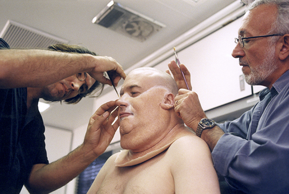 Stan Winston and Mike Smithson apply the Fat Bastard makeup in the on-set trailer.