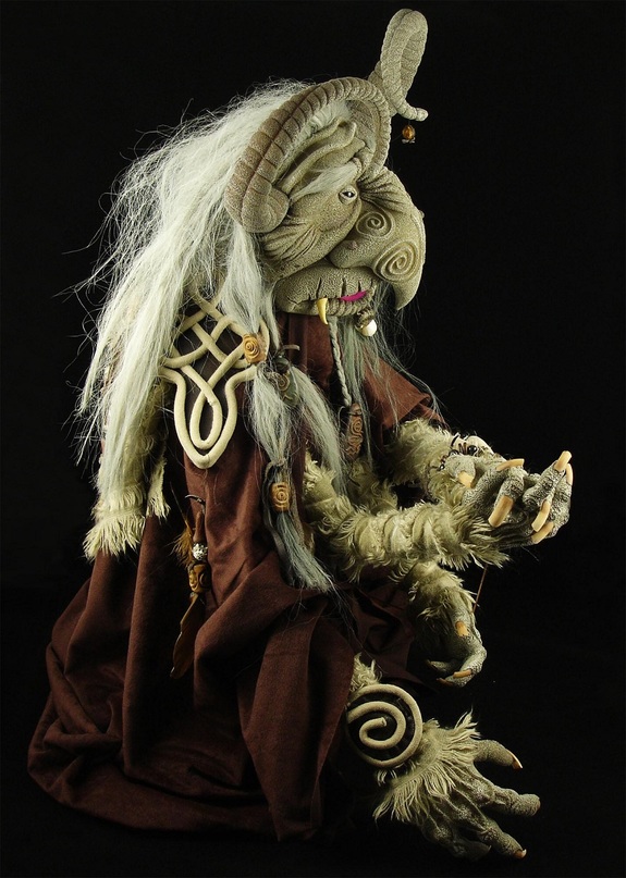 Side view of the completed Muppra puppet by Tom Stone.