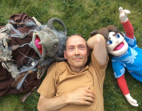 Tom Stone with his two puppets, Muppra the Prophet and the hero from Oceanhorn.
