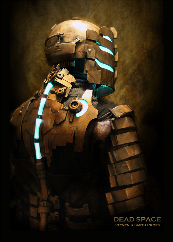 (Dead Space Cosplay Costume by Steven K Smith (aka SKS Props), which took over 300 hours and three months to build, start to finish. See the entire build thread on the Instructables site HERE.